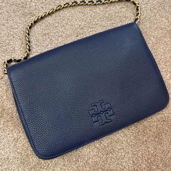 RARE Tory Burch Thea Flat Wallet Crossbody with Gold Strap - Navy - Picture 4 of 12